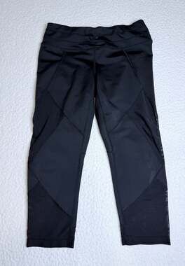 Athleta Black Sonar Geometric Mesh Inset Capri Leggings Size Small